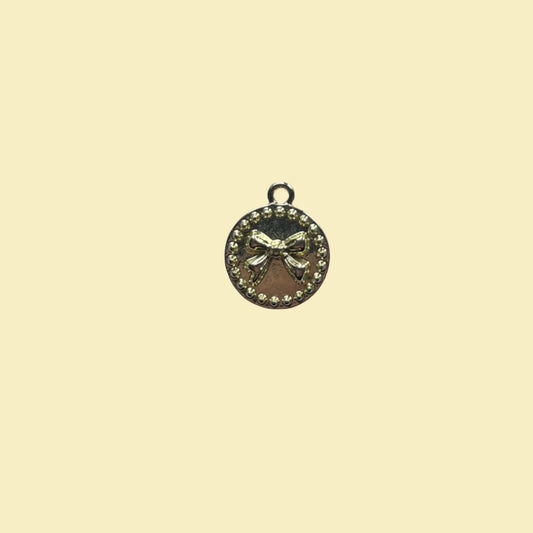 Round charm with bow